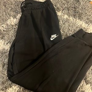 Nike Sportswear Essential
Women's Fleece Pants